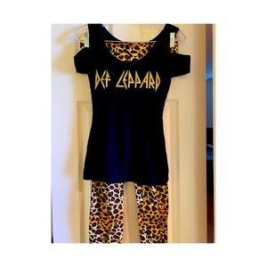 Girls/Women’s rock star costume with accessories.